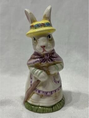 VTG Anthropomorphic Mrs Rabbit Ceramic figurine